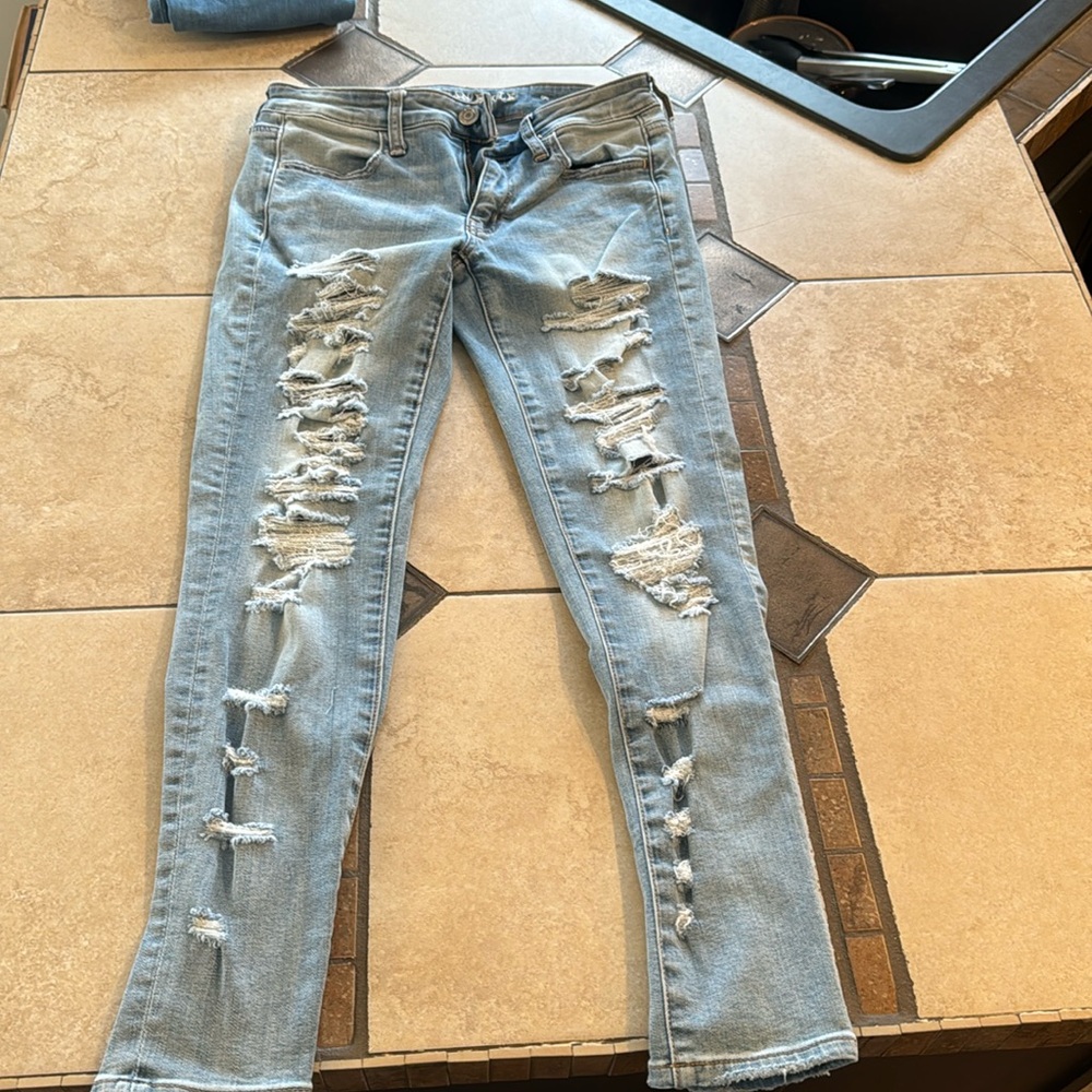 American Eagle Distressed jeans
